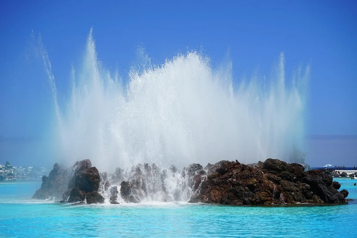 Transformez votre piscine tubulaire avec un habillage bois tendance en 2026
